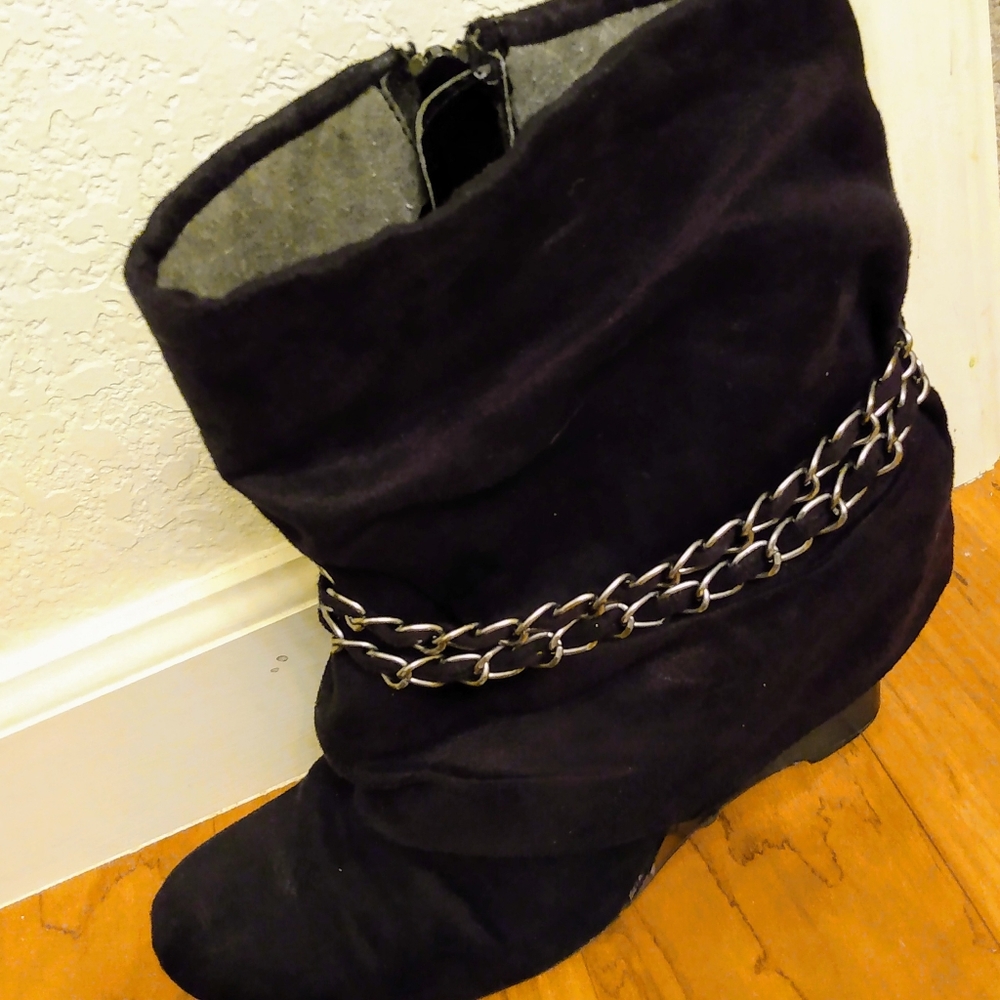 Black Low Rise Boots. Size 8.5 $35 obo